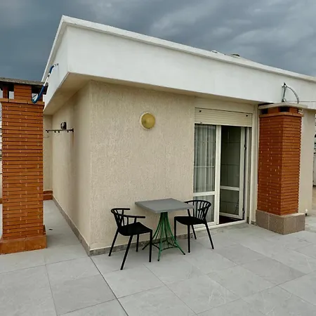 Redi's Seaside Terrace Apartment *